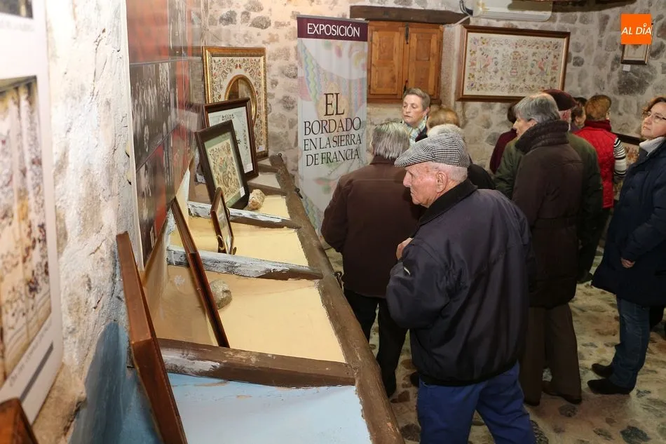 Foto 4 - La exposici&oacute;n &lsquo;El Bordado en la Sierra de Francia&rsquo; abre sus puertas