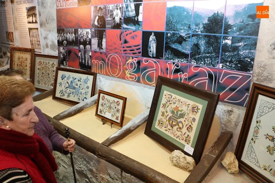 Foto 3 - La exposici&oacute;n &lsquo;El Bordado en la Sierra de Francia&rsquo; abre sus puertas