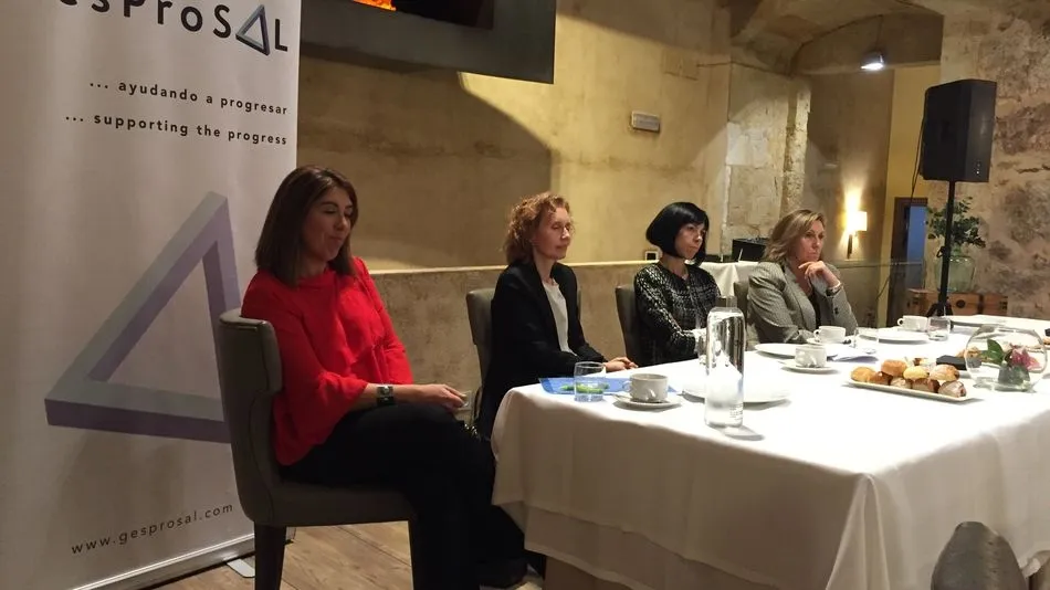 Foto 4 - San Esteban Cultural&nbsp;celebra el D&iacute;a de la Mujer con una mesa redonda  