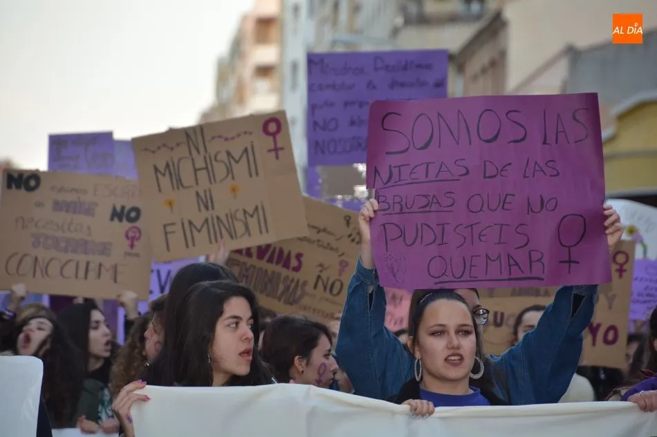 Foto 11 - M&aacute;s de 20.000 personas se suman a la manifestaci&oacute;n feminista en otra jornada hist&oacute;rica de lucha...