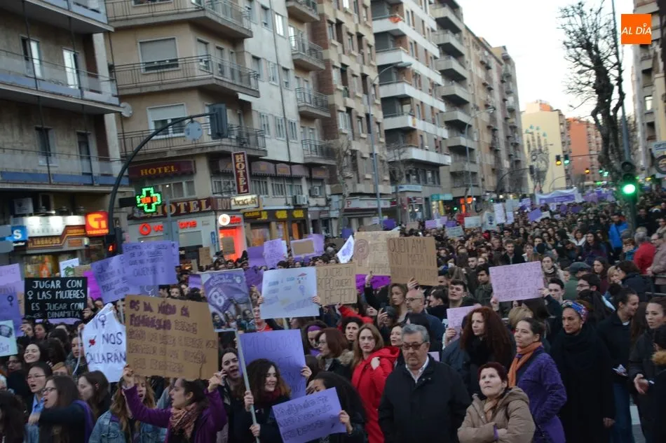 Foto 10 - M&aacute;s de 20.000 personas se suman a la manifestaci&oacute;n feminista en otra jornada hist&oacute;rica de lucha...