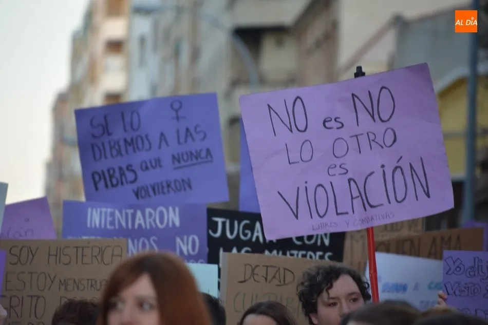 Foto 9 - M&aacute;s de 20.000 personas se suman a la manifestaci&oacute;n feminista en otra jornada hist&oacute;rica de lucha...