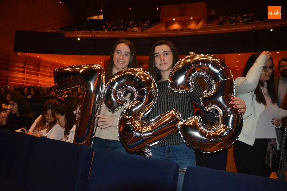 Foto 7 - Cepeda conquista al p&uacute;blico salmantino con la magia de sus &lsquo;Principios&rsquo;  