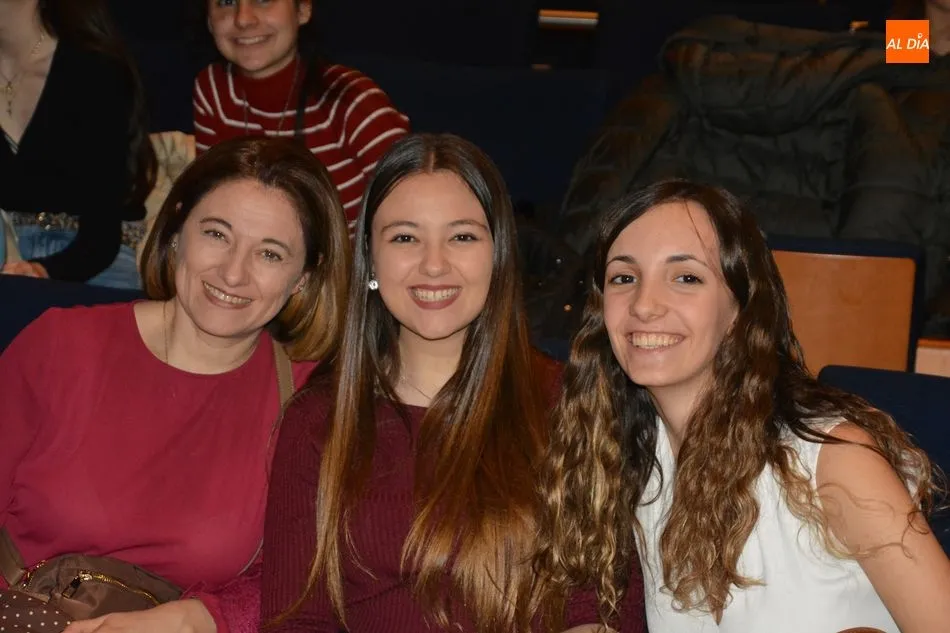 Foto 6 - Cepeda conquista al p&uacute;blico salmantino con la magia de sus &lsquo;Principios&rsquo;  