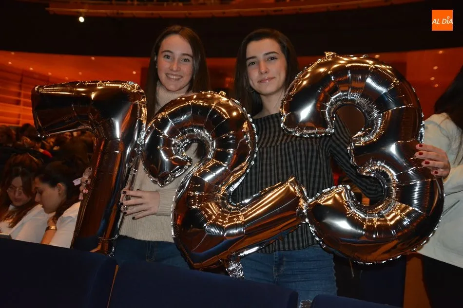 Foto 5 - Cepeda conquista al p&uacute;blico salmantino con la magia de sus &lsquo;Principios&rsquo;  