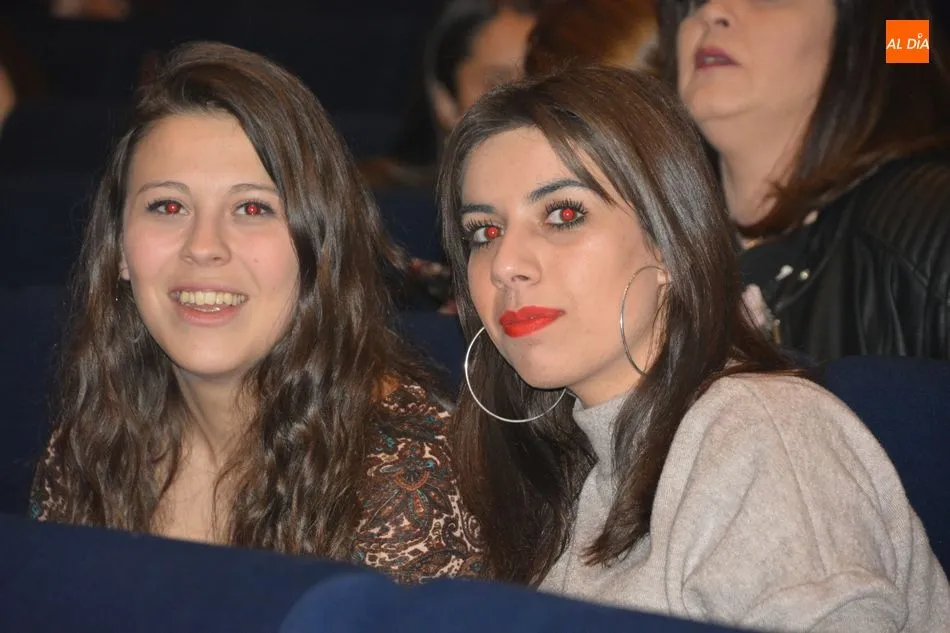 Foto 4 - Cepeda conquista al p&uacute;blico salmantino con la magia de sus &lsquo;Principios&rsquo;  