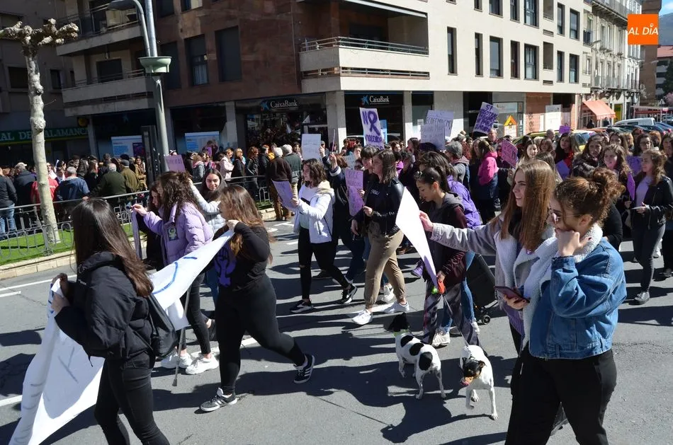 Foto 5 - La Manifestaci&oacute;n Feminista del D&iacute;a de la Mujer multiplica considerablemente el n&uacute;mero de...