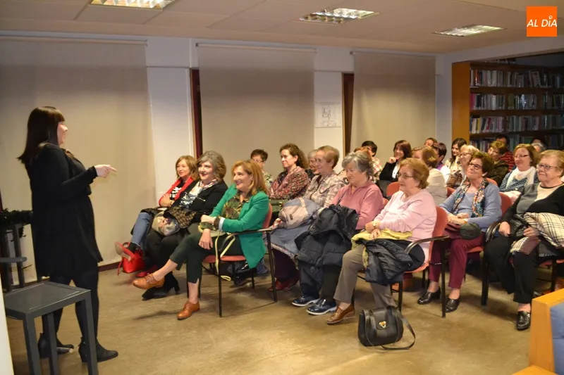 Foto 3 - Decenas de personas participan en la triple sesi&oacute;n teatral del D&iacute;a Internacional de la Mujer