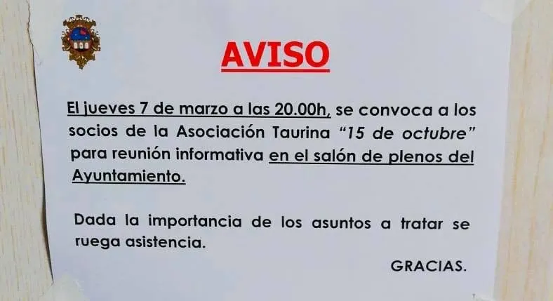Cartel pegado por el ayuntamiento en Alba de Tormes