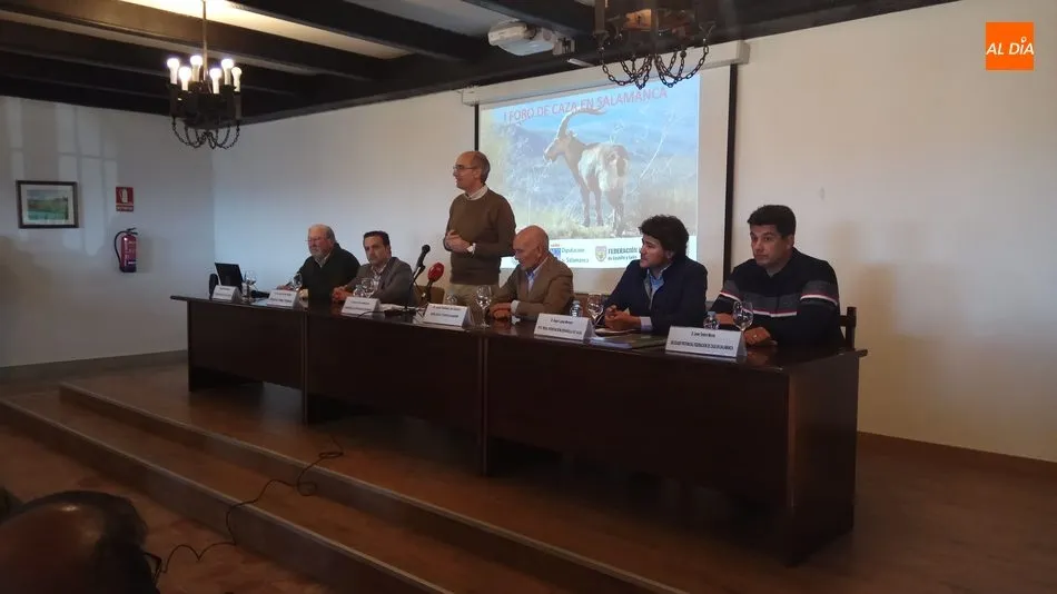 Foto 6 - El sector cineg&eacute;tico se reivindica en el I Foro de Caza celebrado en Salamanca  
