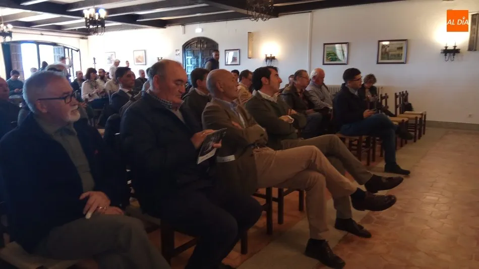 Foto 4 - El sector cineg&eacute;tico se reivindica en el I Foro de Caza celebrado en Salamanca  