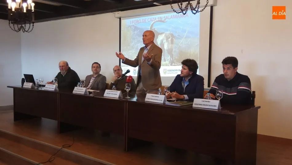 Momento de la intervención de Juan Delibes en el foro / FOTOS: LYDIA GONZÁLEZ Y M. C.
