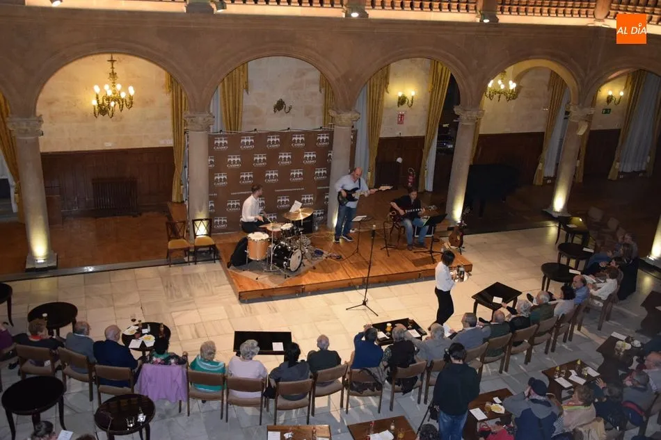 Foto 3 - El Casino de Salamanca vive una nueva noche de jazz con Alejandro Lucas Tr&iacute;o