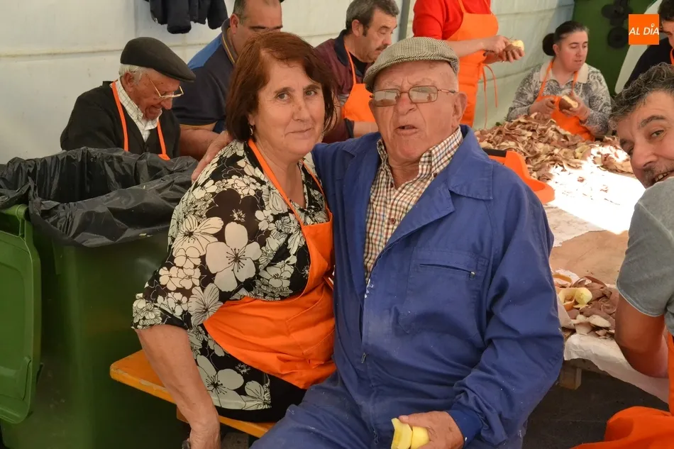 Foto 10 - Preparados 600 kilos de patatas y 400 de carne para el gran guiso del Domingo de Pi&ntilde;ata  