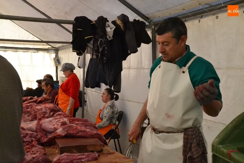 Foto 5 - Preparados 600 kilos de patatas y 400 de carne para el gran guiso del Domingo de Pi&ntilde;ata  