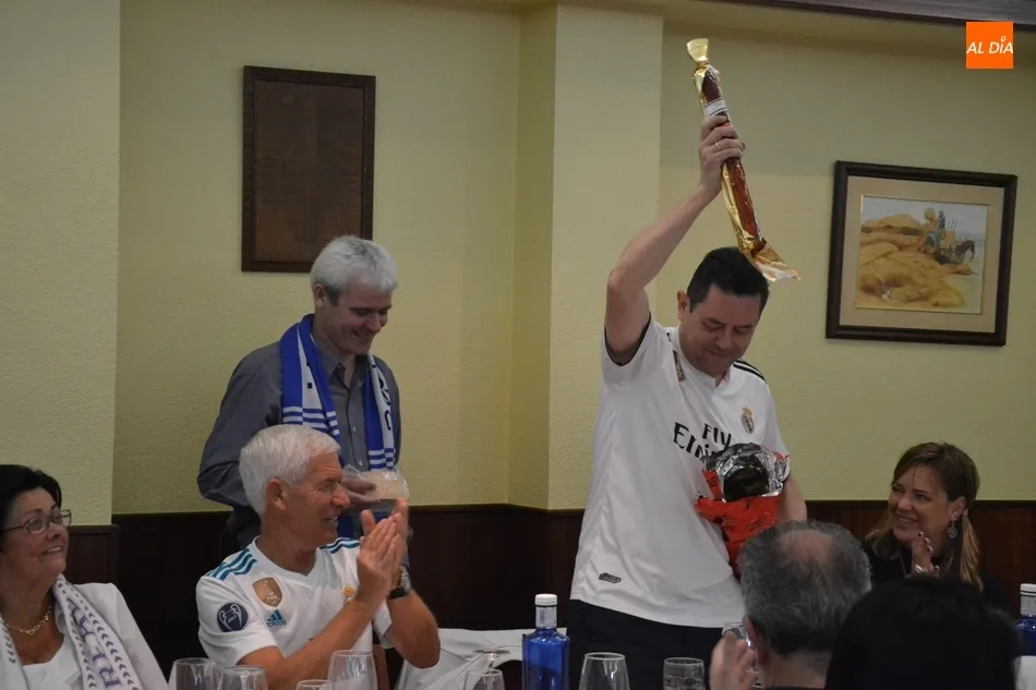 Foto 9 - Tom&aacute;s Roncero transmite a los hinchas madridistas mirobrigenses su total devoci&oacute;n por el Club  
