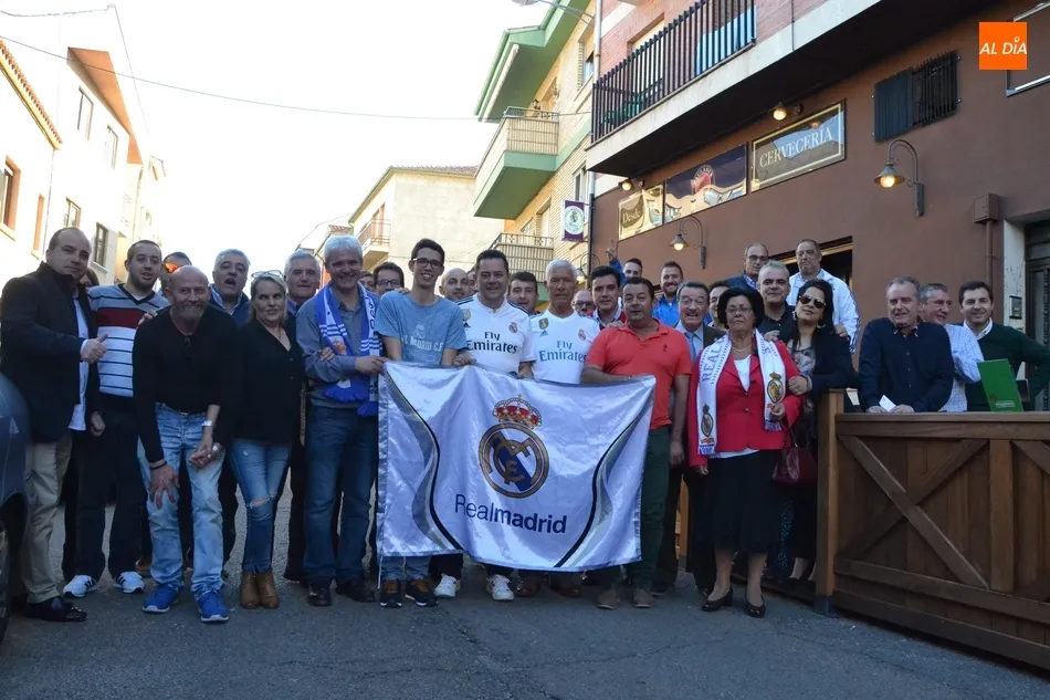 Foto 5 - Tom&aacute;s Roncero transmite a los hinchas madridistas mirobrigenses su total devoci&oacute;n por el Club  