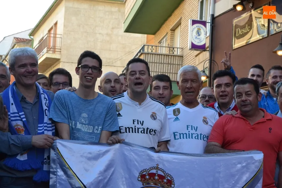 Foto 3 - Tom&aacute;s Roncero transmite a los hinchas madridistas mirobrigenses su total devoci&oacute;n por el Club  