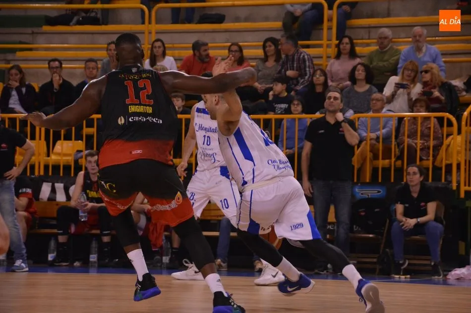 Foto 10 - La Antigua CB Tormes consigue una important&iacute;sima victoria tras dos pr&oacute;rrogas (99-91)