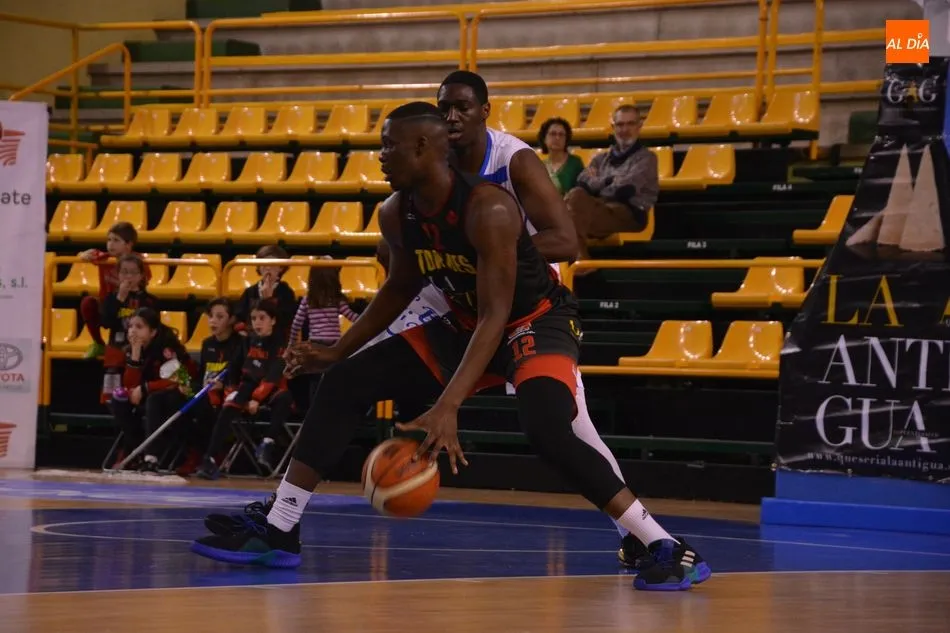 Foto 5 - La Antigua CB Tormes consigue una important&iacute;sima victoria tras dos pr&oacute;rrogas (99-91)