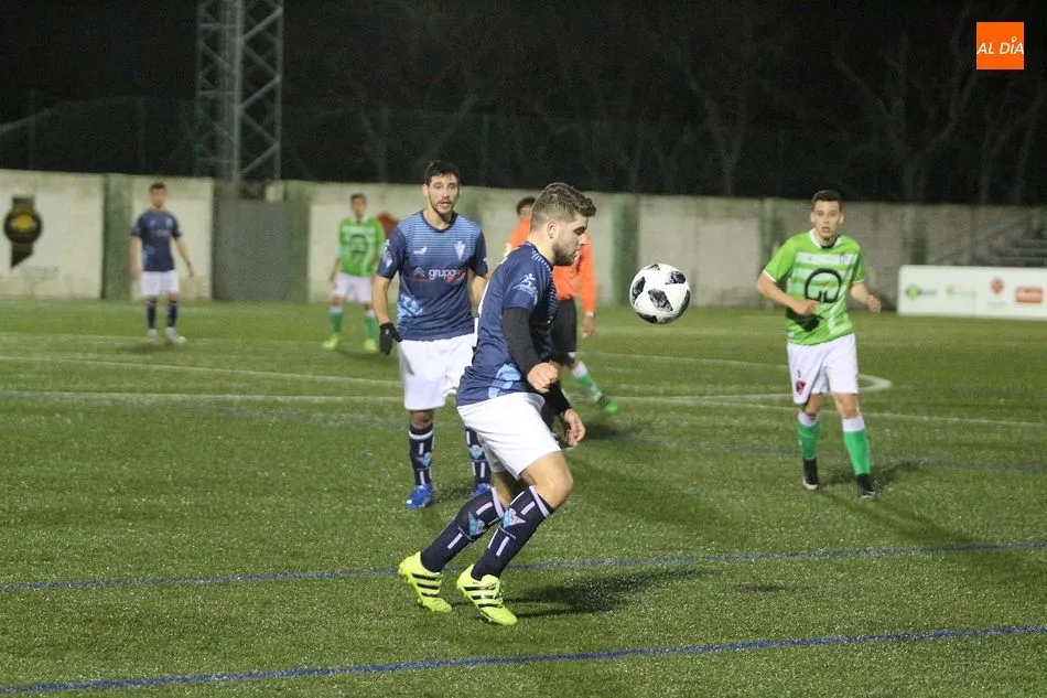 Foto 8 - El Guijuelo B empata con el Villamayor en un competido encuentro (1-1)