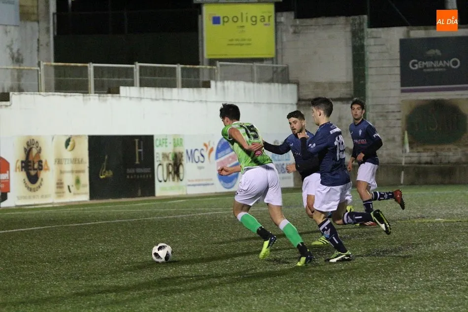 Foto 3 - El Guijuelo B empata con el Villamayor en un competido encuentro (1-1)