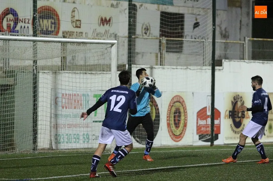 Foto 2 - El Guijuelo B empata con el Villamayor en un competido encuentro (1-1)