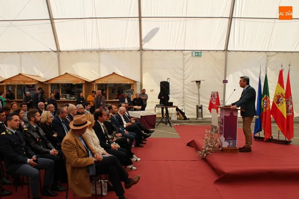 Foto 7 - Figueira invita a Salamanca a afrontar juntos el desaf&iacute;o de la reapertura del Tren del Duero  