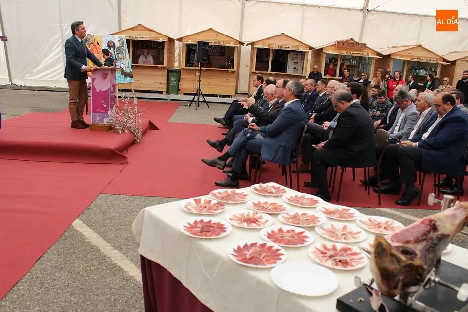 Foto 3 - Figueira invita a Salamanca a afrontar juntos el desaf&iacute;o de la reapertura del Tren del Duero  