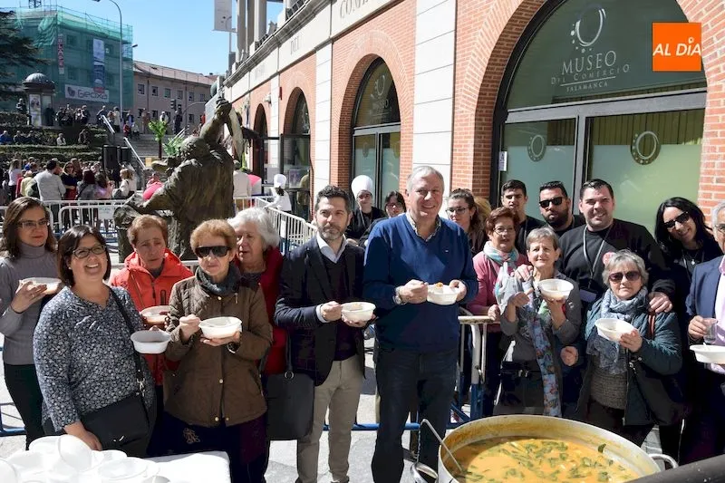 Los asistentes pudieron disfrutar de un tradicional potaje / Eva Fernández