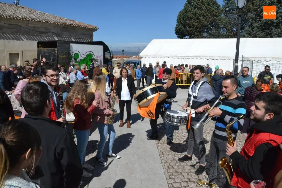 Foto 3 - El buen tiempo tambi&eacute;n acompa&ntilde;a la despedida del Carnaval 2019  