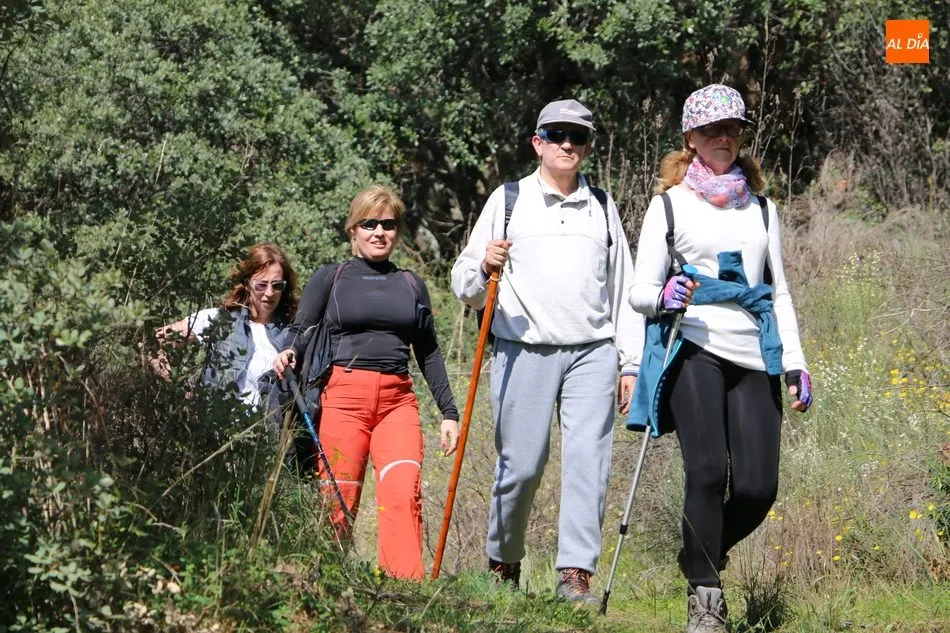 Cerca de un millar de personas se congregan en Vilvestre en la XXIV Marcha ‘Arribes del Duero’  
