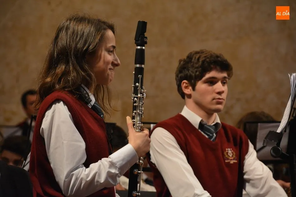 Foto 8 - La banda de Estrela da Beira anticipa la Semana Santa con un concurrido concierto