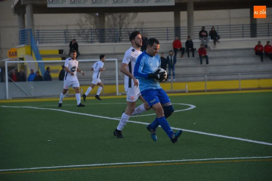 Foto 6 - El Salamanca UDS &lsquo;B&rsquo; no falla y amarra el primer puesto tras ganar el derbi ante el B&eacute;jar (1-2)