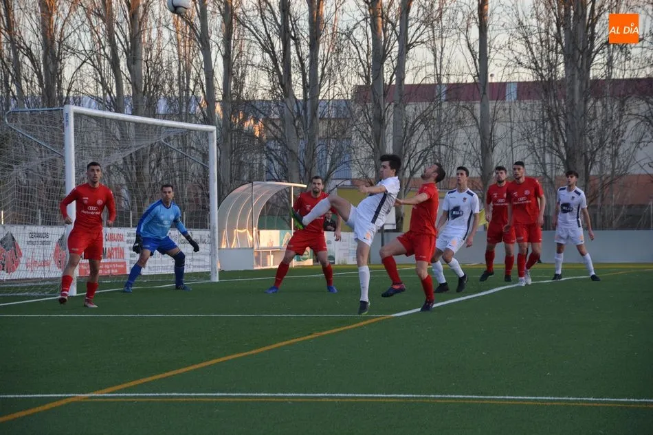 Foto 4 - El Salamanca UDS &lsquo;B&rsquo; no falla y amarra el primer puesto tras ganar el derbi ante el B&eacute;jar (1-2)