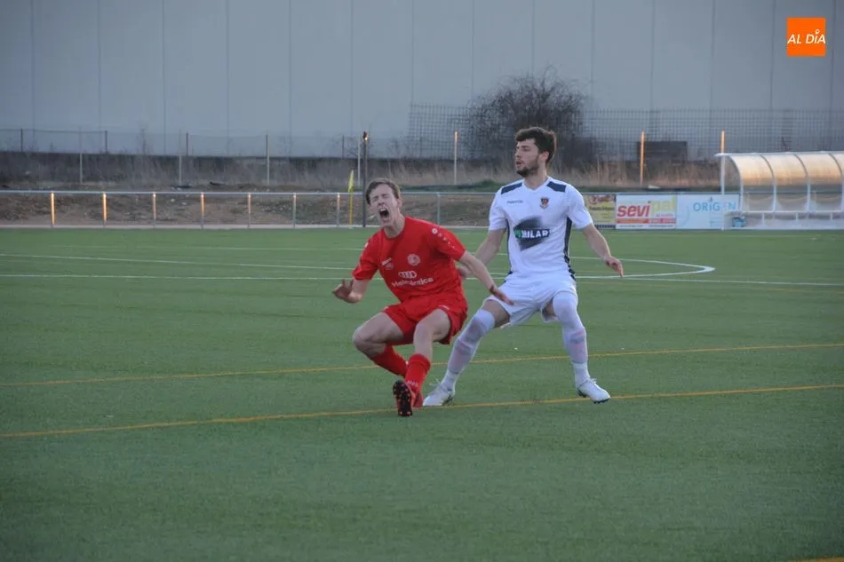Foto 3 - El Salamanca UDS &lsquo;B&rsquo; no falla y amarra el primer puesto tras ganar el derbi ante el B&eacute;jar (1-2)