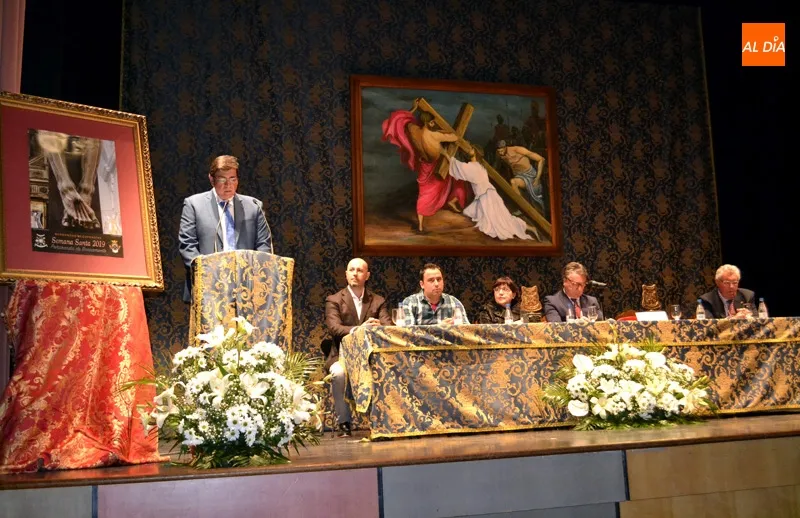 Foto 10 - Juan Jos&eacute; Villaca&ntilde;as pone en valor el esfuerzo cofrade en favor de la Semana Santa durante la...