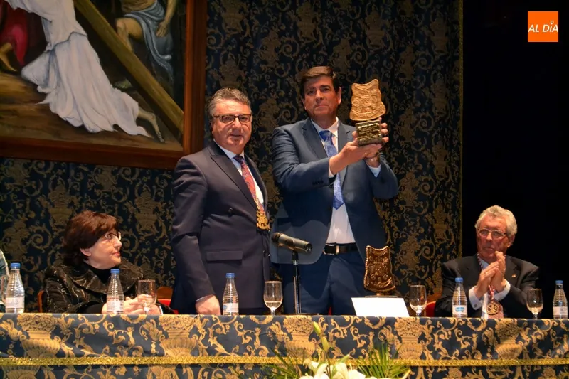 Foto 9 - Juan Jos&eacute; Villaca&ntilde;as pone en valor el esfuerzo cofrade en favor de la Semana Santa durante la...