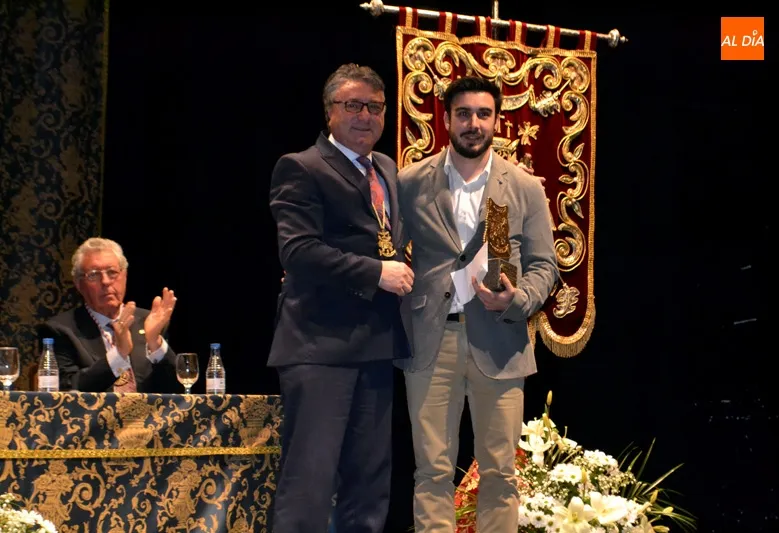 Foto 5 - Juan Jos&eacute; Villaca&ntilde;as pone en valor el esfuerzo cofrade en favor de la Semana Santa durante la...