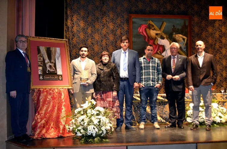 Foto 3 - Juan Jos&eacute; Villaca&ntilde;as pone en valor el esfuerzo cofrade en favor de la Semana Santa durante la...