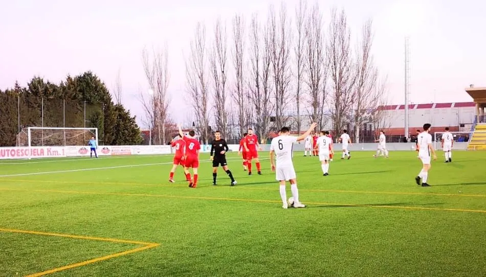 Foto 5 - El Senior del Ciudad Rodrigo gana por fin un derby  
