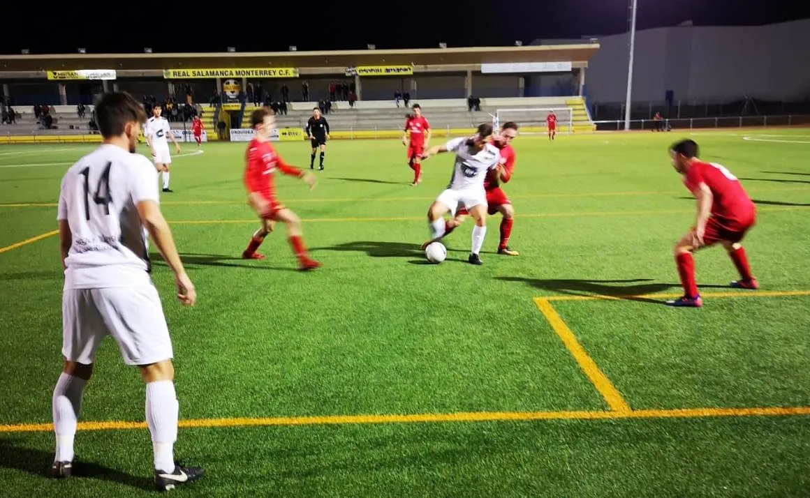 Foto 6 - El Senior del Ciudad Rodrigo gana por fin un derby  