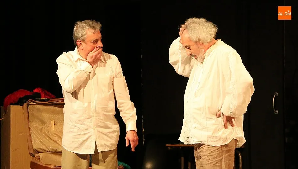 El público de Vitigudino pudo sentir cómo Miguel Barajas y Ricardo García desprendían su talento con Dos actores / CORRAL