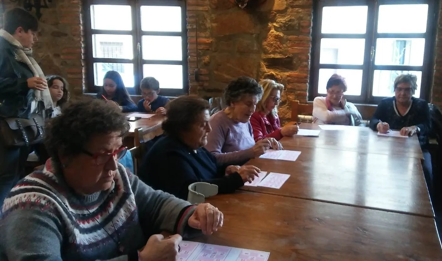 Foto 4 - Un bingo solidario completa los actos por el D&iacute;a de la Mujer en Fuenteguinaldo  