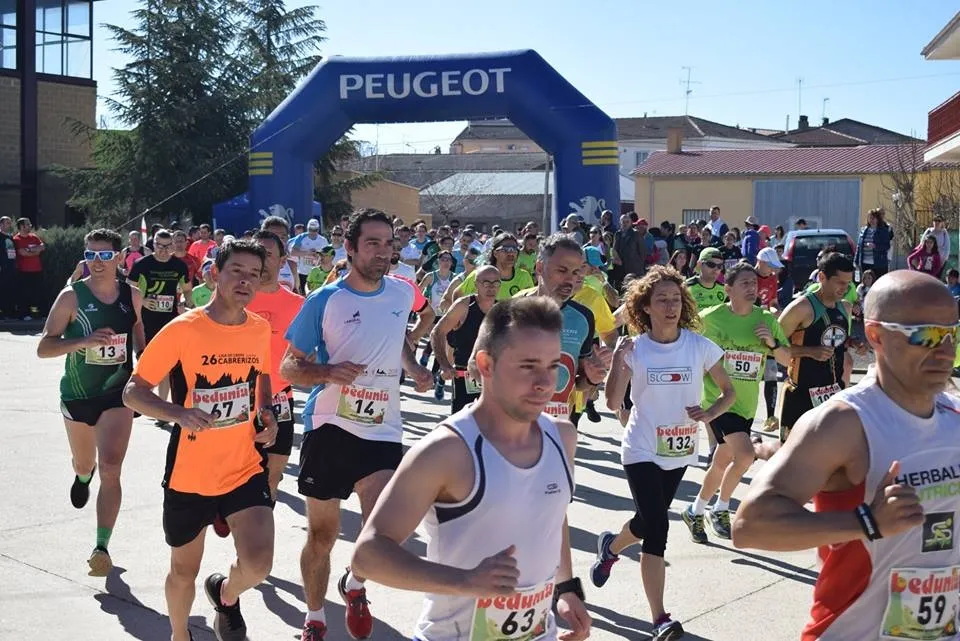 Un grupo de corredores completan el recorrido