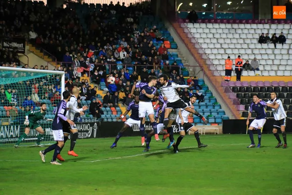 Una acción a balón parado del Salamanca UDS