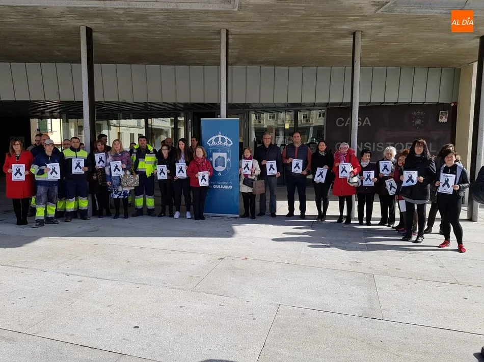 Foto 2 - La villa recuerda a las v&iacute;ctimas del 11M