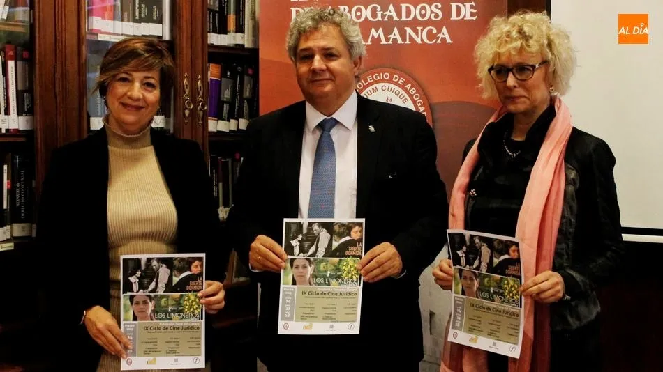 Eduardo Óscar Álvarez, presidente fundación Torre del Clavero, Maite Conesa Navarro, directora de la Filmoteca Regional, y Yolanda Rodríguez Alba, secretaria del Colegio de Abogados, en la presentación de este ciclo. Foto de Elena López