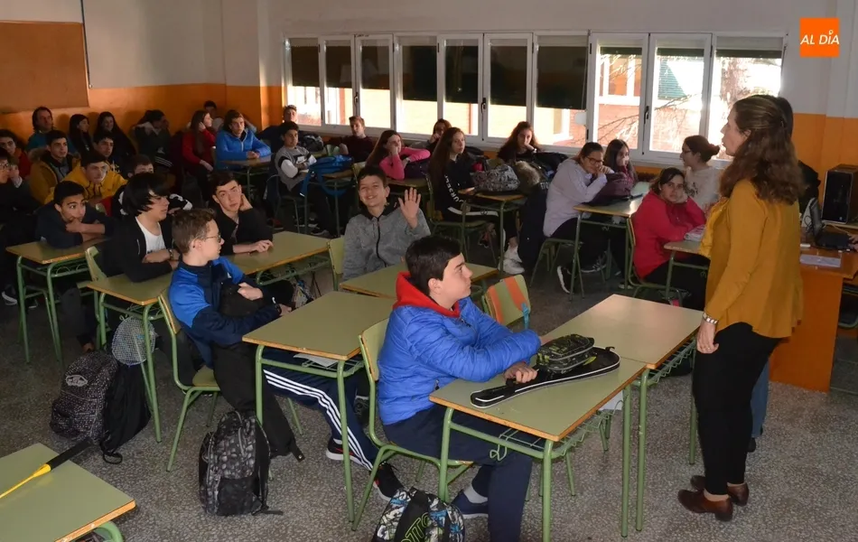 Foto 6 - J&oacute;venes estudiantes de Ingenier&iacute;a derriban mitos en torno a la presencia de mujeres en esas...