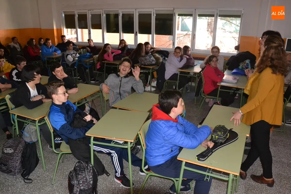 Foto 4 - J&oacute;venes estudiantes de Ingenier&iacute;a derriban mitos en torno a la presencia de mujeres en esas...